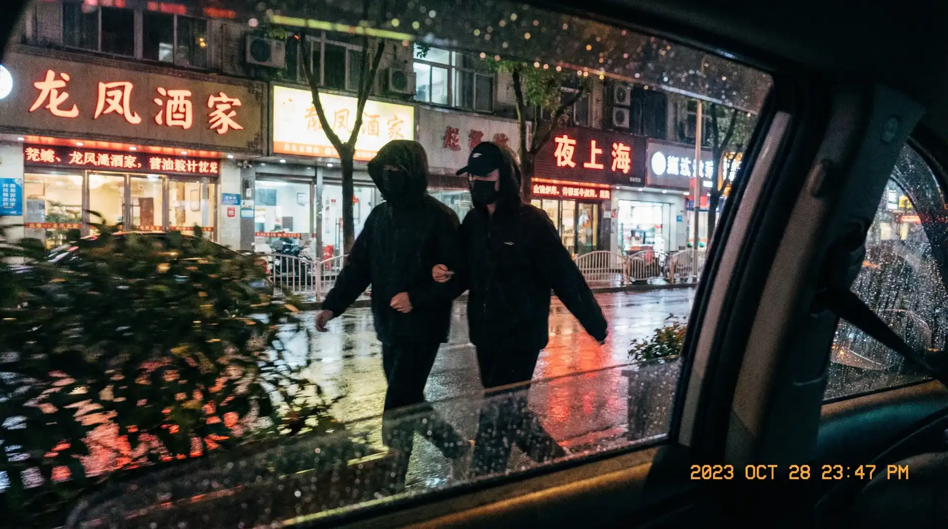HB火博娱乐 - 顶流明星深夜密会现场抓拍照片